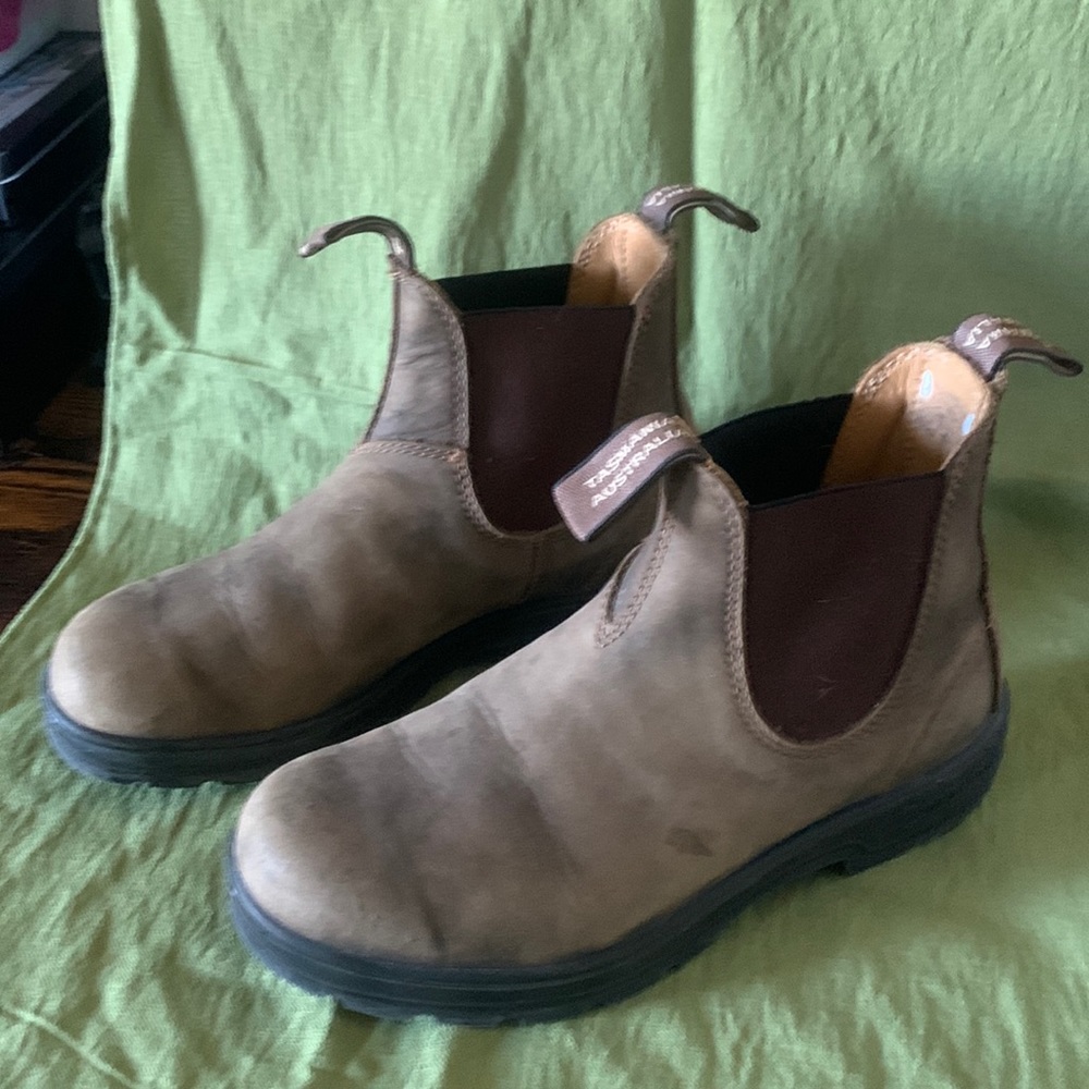 Leather blundstone Chelsea boots size Australian 4.5! Too small for me!